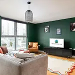 New Central-3bedroom-2bath-parking-by Fabaccommodation * Bristol