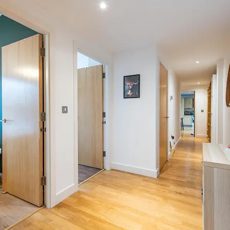 Apartament Central-3bedroom-2bath-parking-by Fabaccommodation Bristol