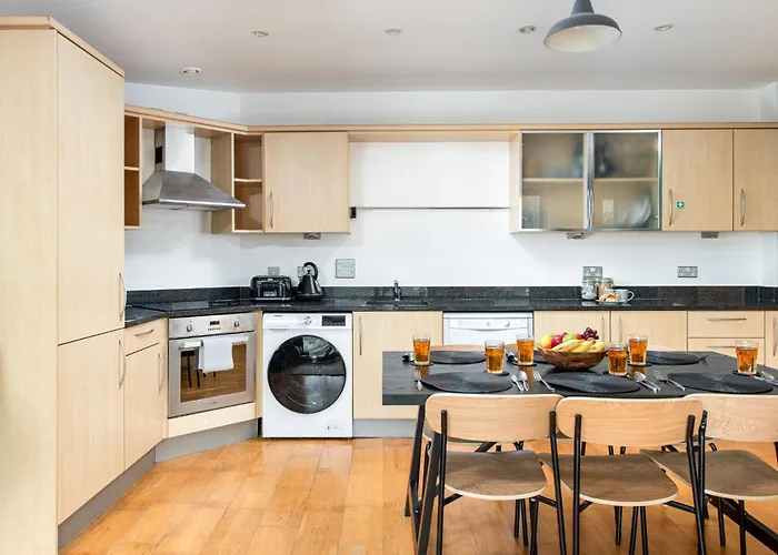 Apartman New Central-3bedroom-2bath-parking-by Fabaccommodation *