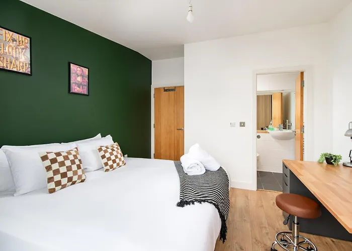 New Central-3bedroom-2bath-parking-by Fabaccommodation Lejlighed *