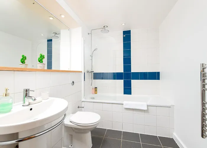 Apartman New Central-3bedroom-2bath-parking-by Fabaccommodation