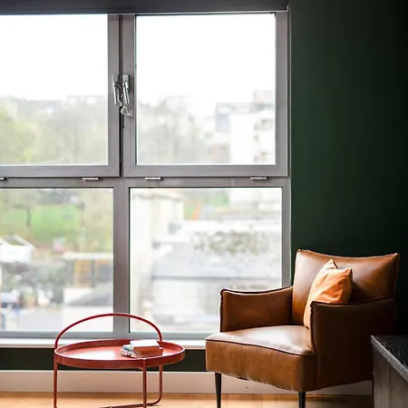 New Central-3bedroom-2bath-parking-by Fabaccommodation