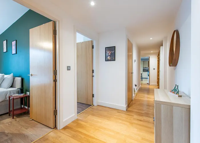 Апартаменты New Central-3bedroom-2bath-parking-by Fabaccommodation Бристоль